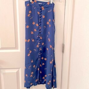 Flynne Skye Button-front floral skirt with front slit Size XS